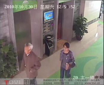 D1效果-某電梯口監(jiān)控視頻監(jiān)控錄像演示